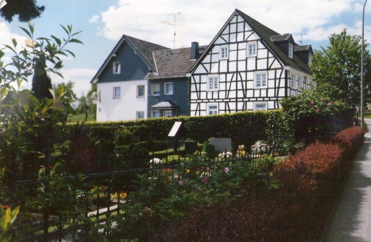Monteurhotel Garni Alter Olper Hof Lindlar Buitenkant foto